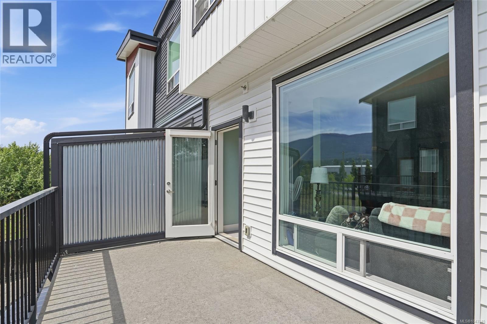 #104 1726 Kerrisdale Rd - 18