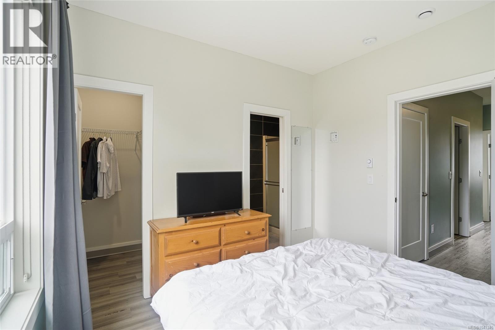 #104 1726 Kerrisdale Rd - 26