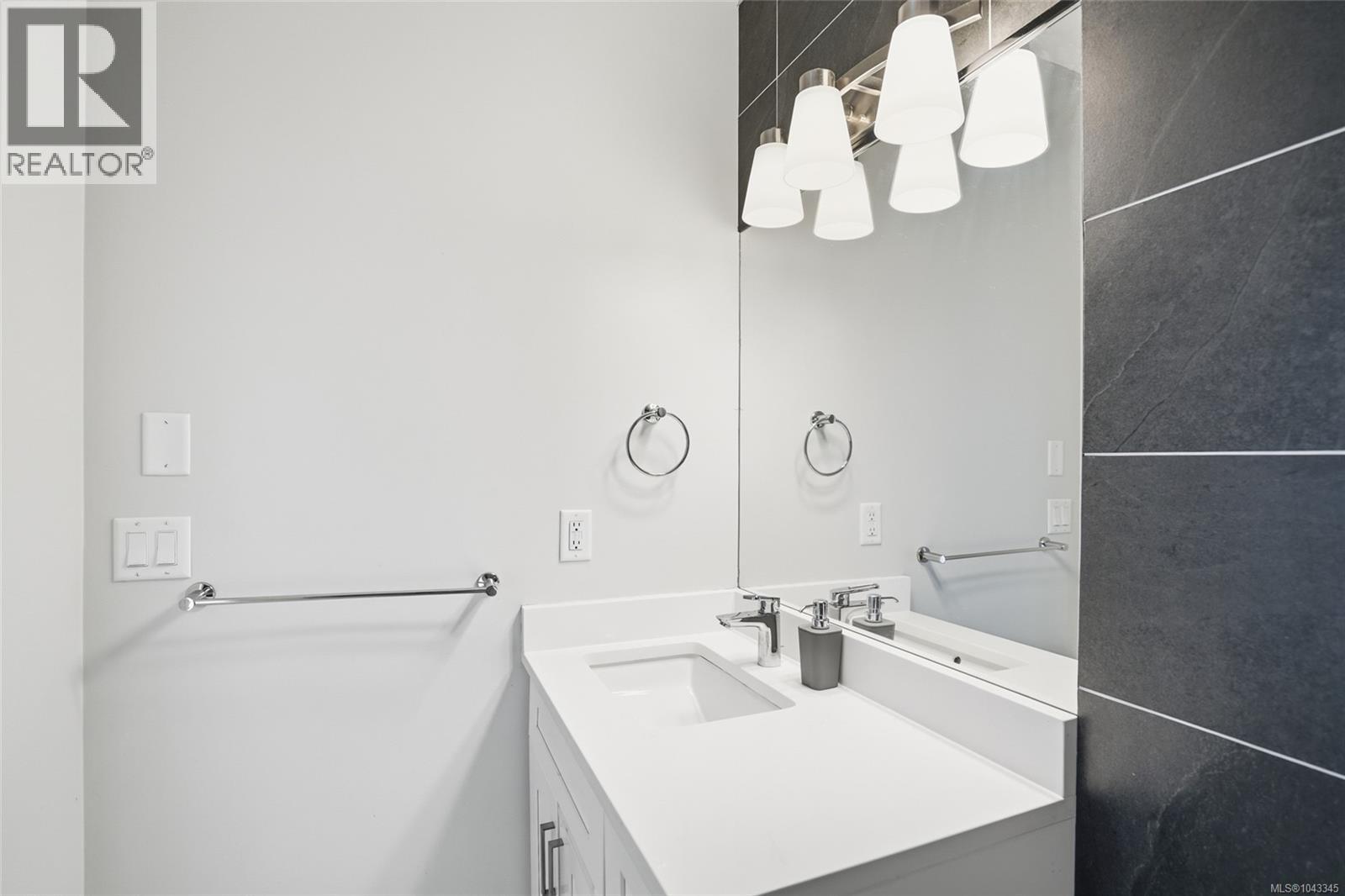 #104 1726 Kerrisdale Rd - 29