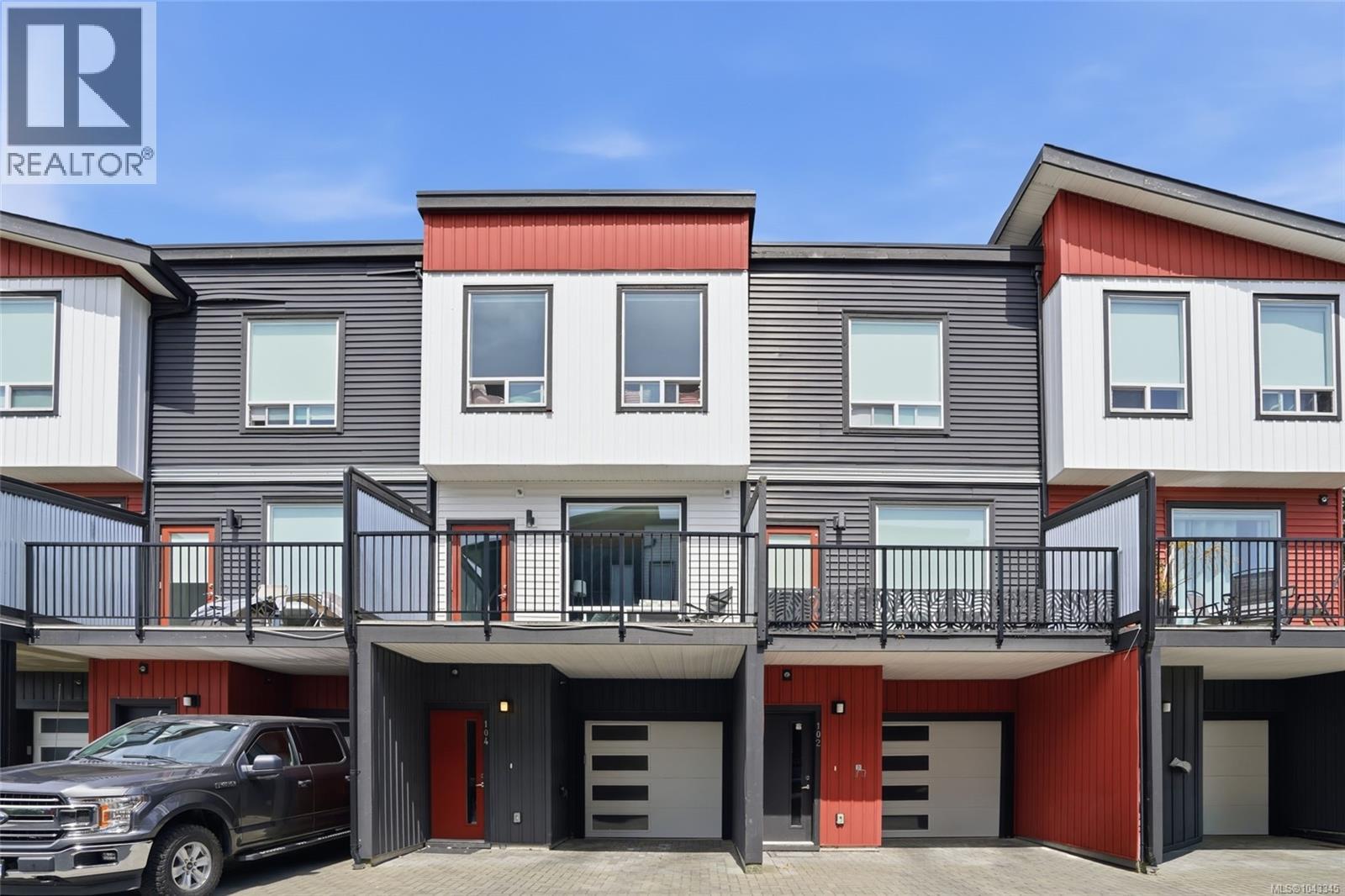 #104 1726 Kerrisdale Rd - 3