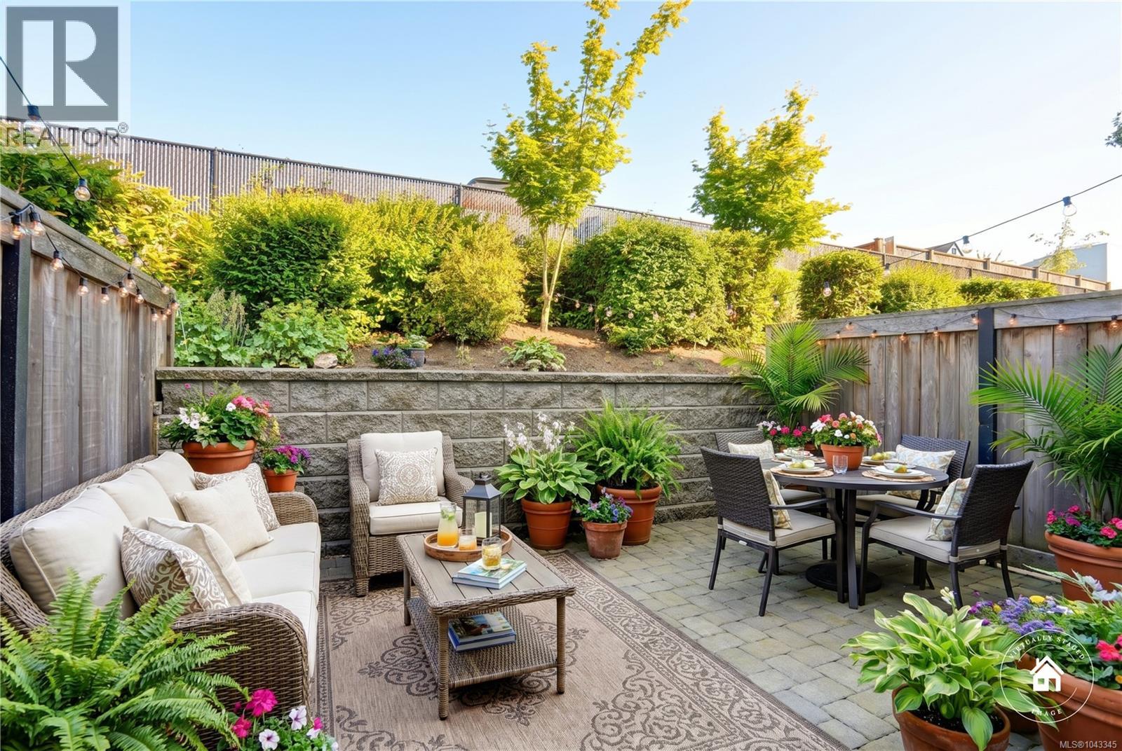 #104 1726 Kerrisdale Rd - 36