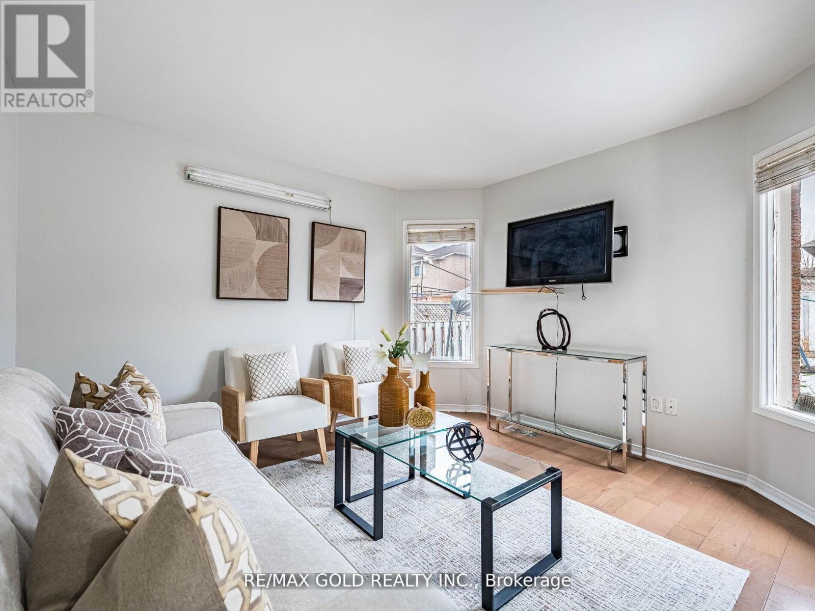 33 FIDDLENECK CRESCENT - 15