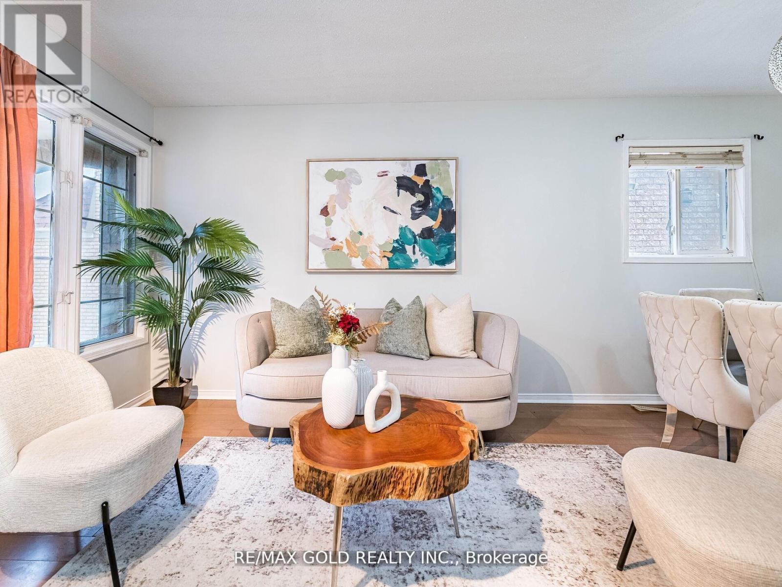 33 FIDDLENECK CRESCENT - 1