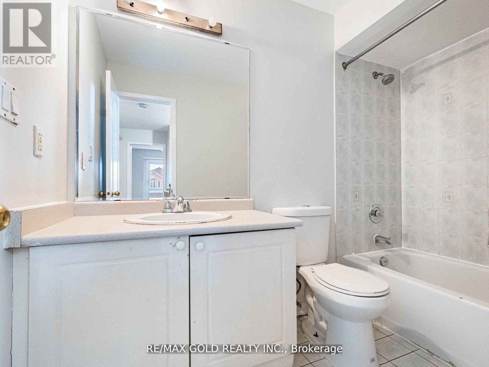 33 FIDDLENECK CRESCENT - 23