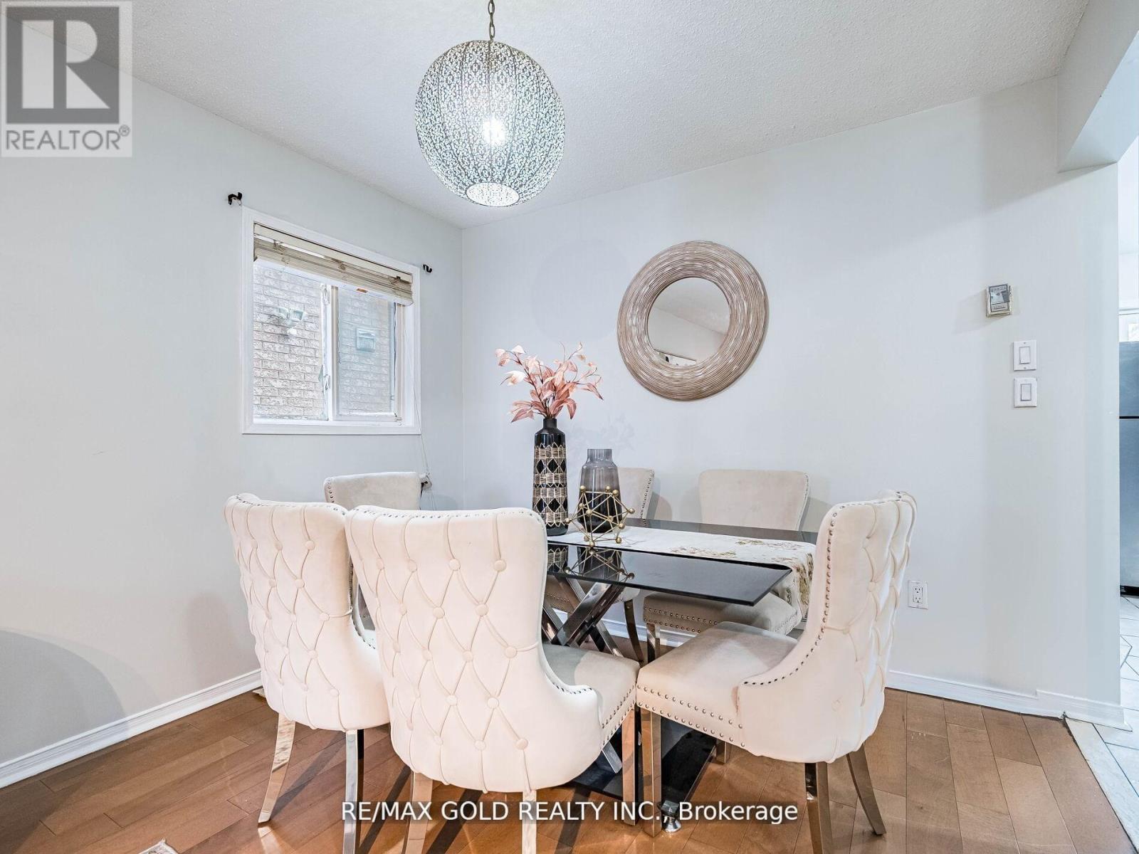 33 FIDDLENECK CRESCENT - 8
