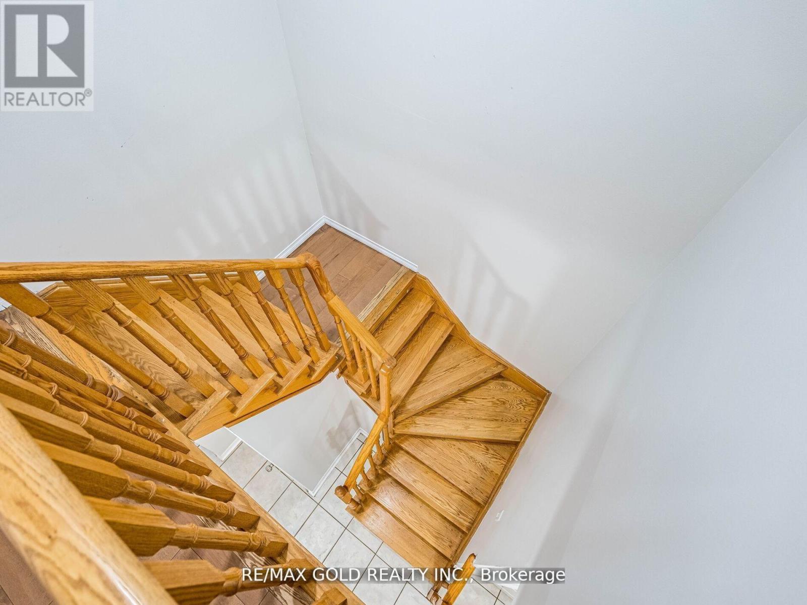 33 FIDDLENECK CRESCENT - 26
