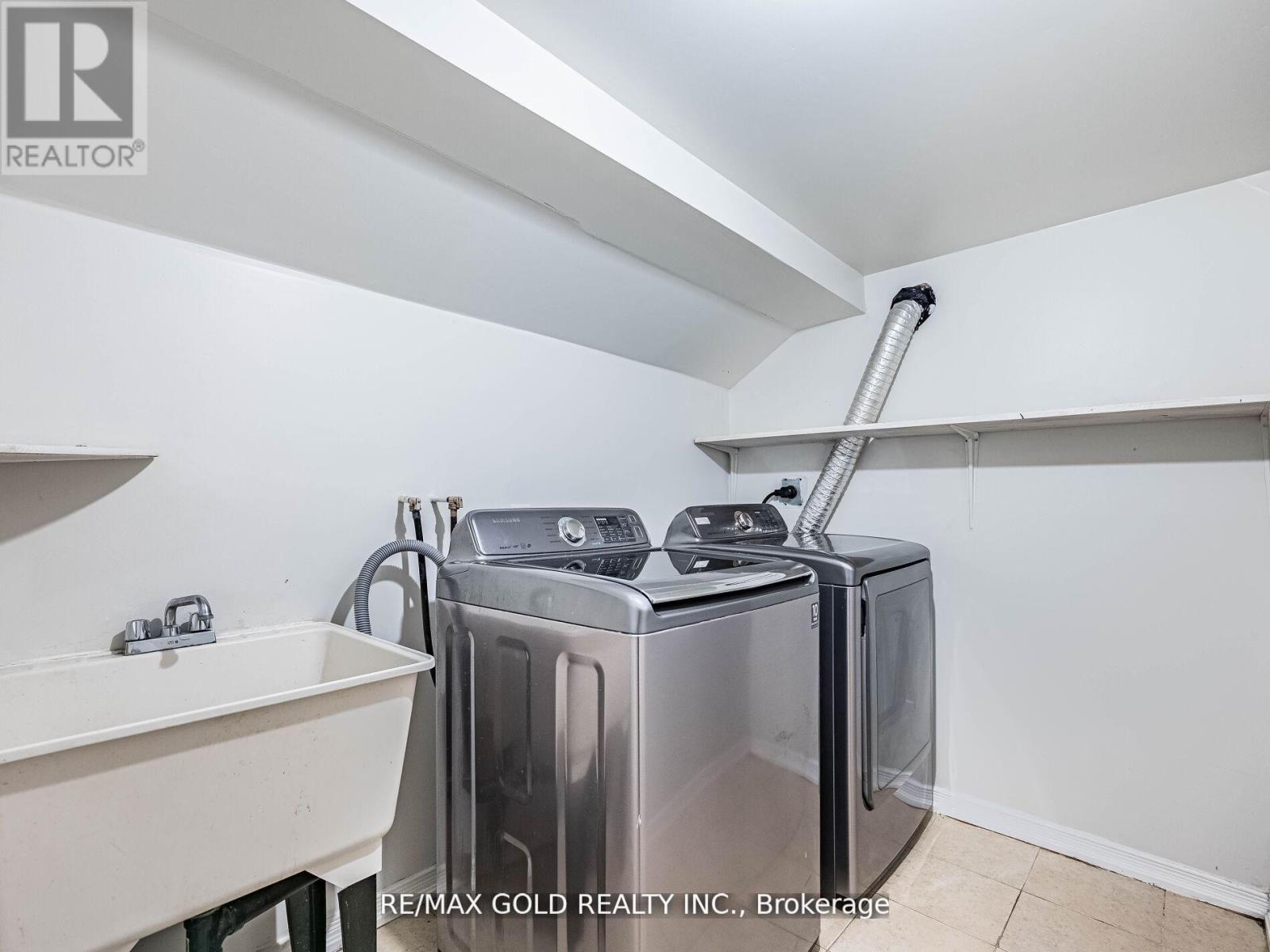 33 FIDDLENECK CRESCENT - 30
