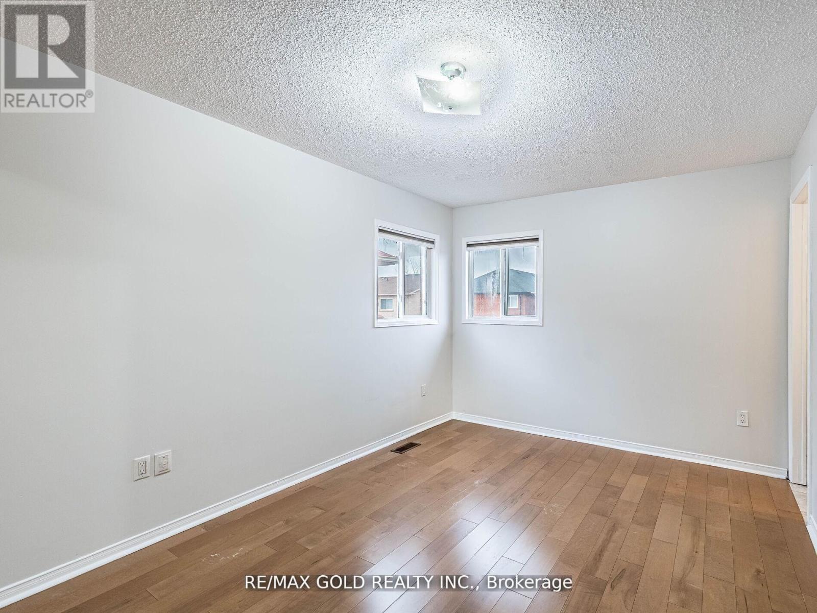 33 FIDDLENECK CRESCENT - 19