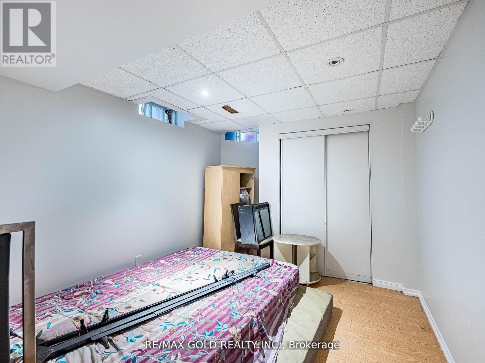 33 FIDDLENECK CRESCENT - 29