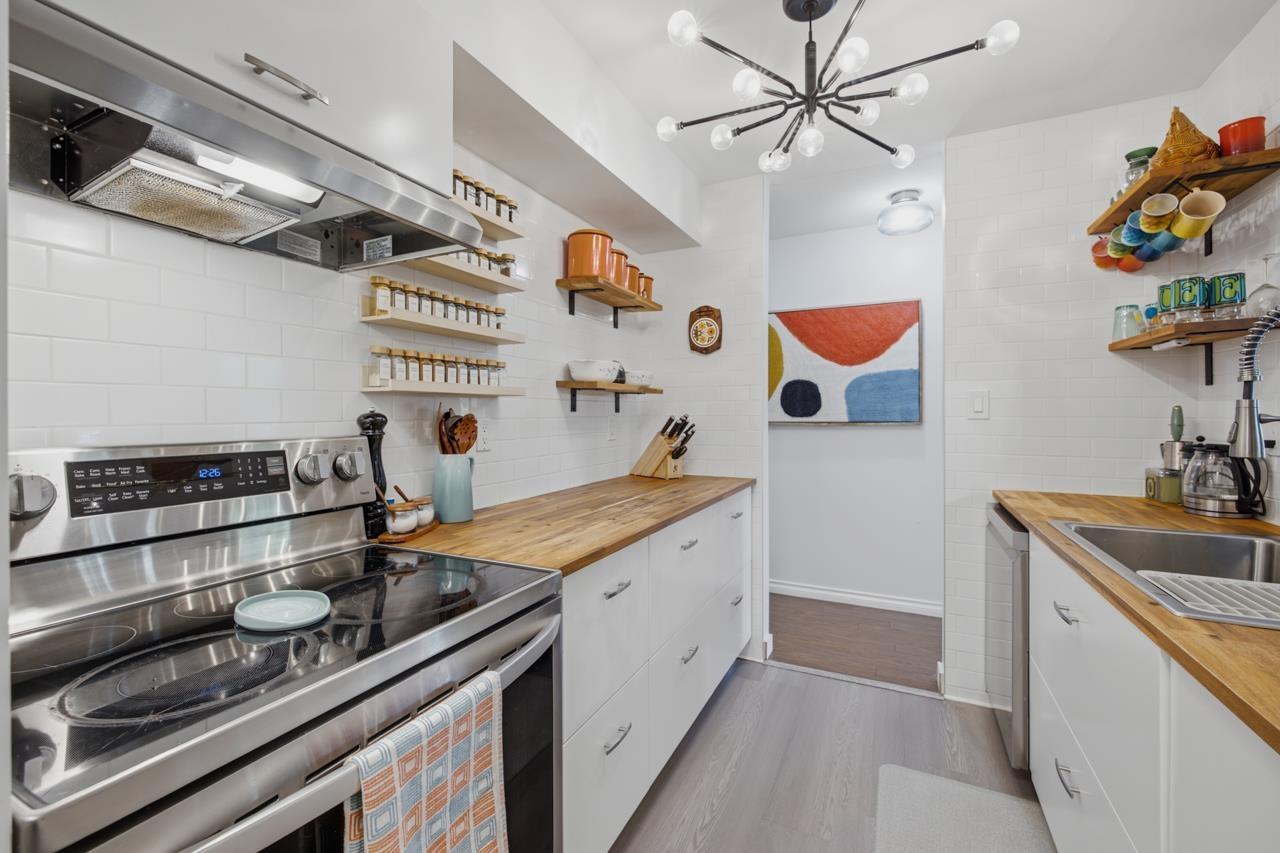 219 15991 THRIFT AVENUE, White Rock