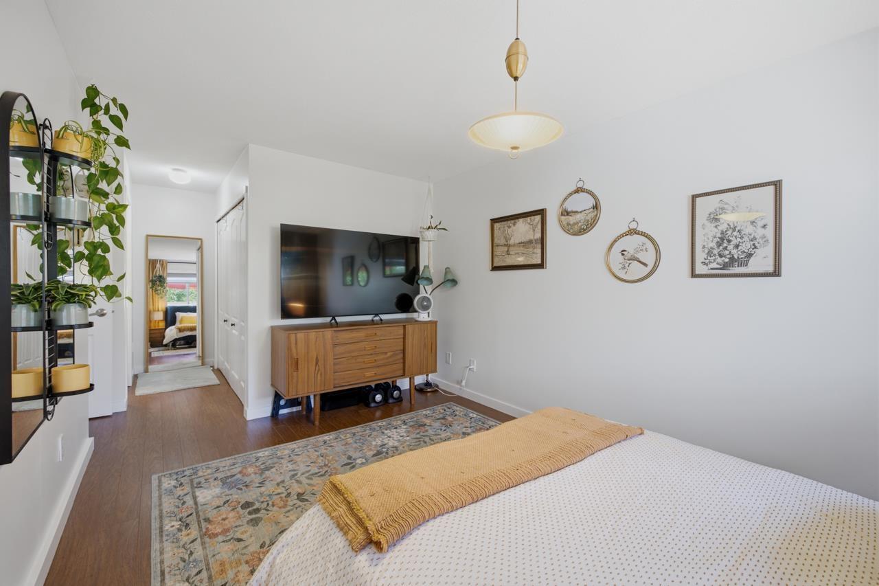 219 15991 THRIFT AVENUE, White Rock
