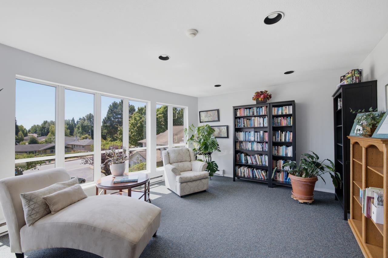 219 15991 THRIFT AVENUE, White Rock