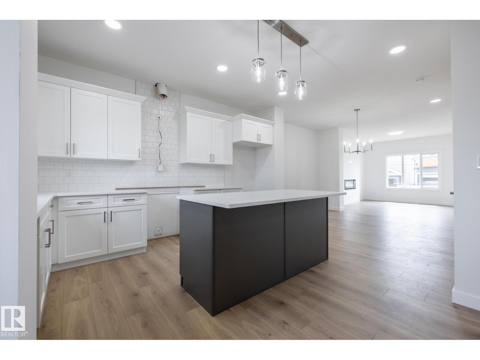 19516 30 AV NW - Image 9