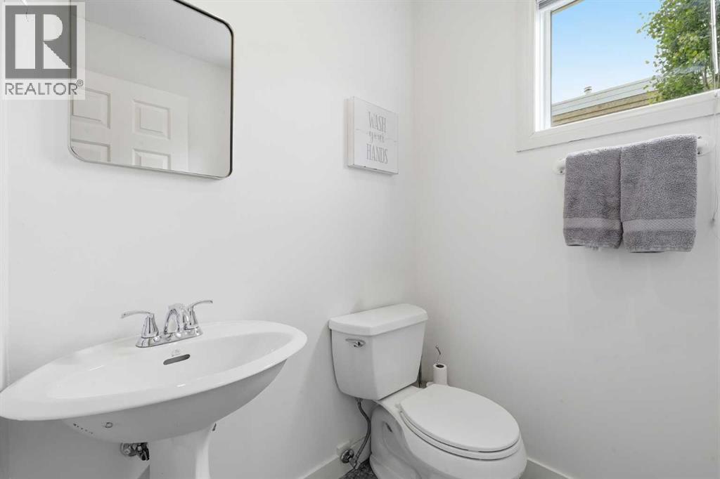 1321 10 Street SW - 23