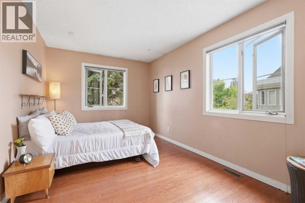 1321 10 Street SW - 18
