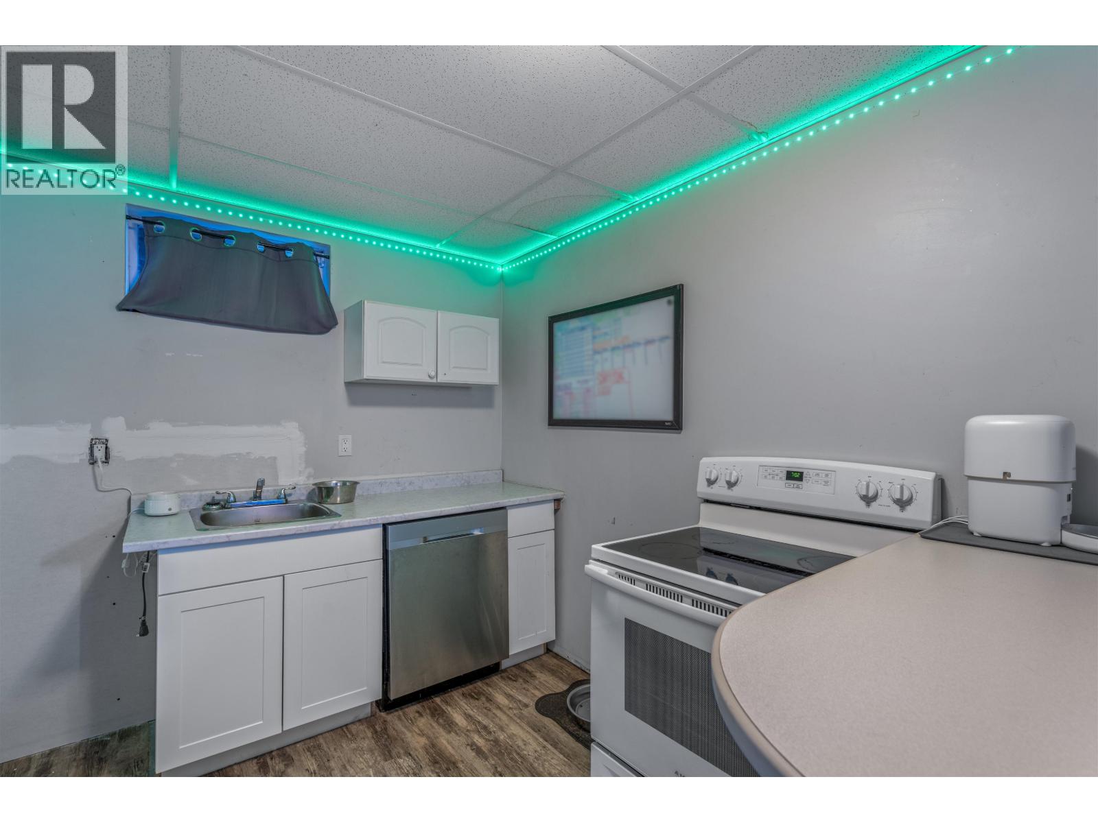 4280 DAVIE AVENUE - 12
