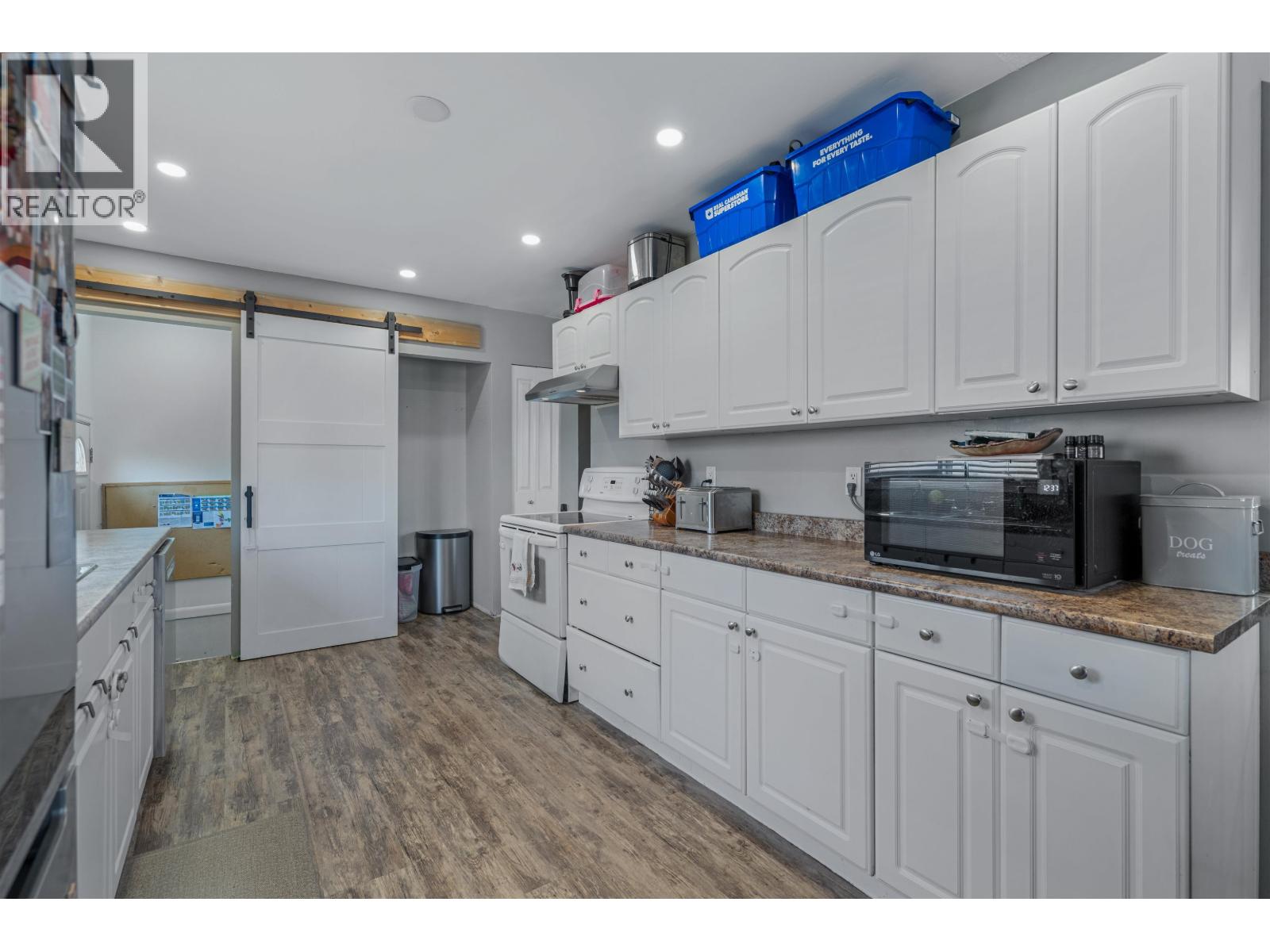 4280 DAVIE AVENUE - 5