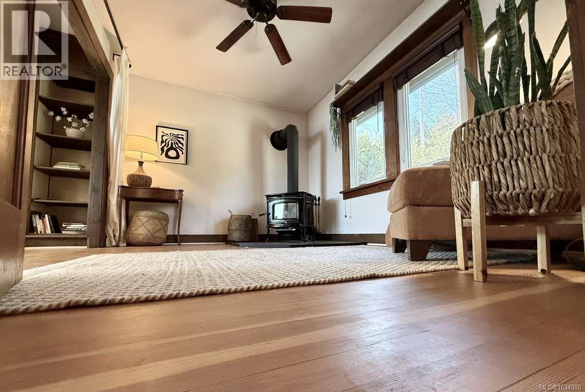 5696 Island Hwy S - 19