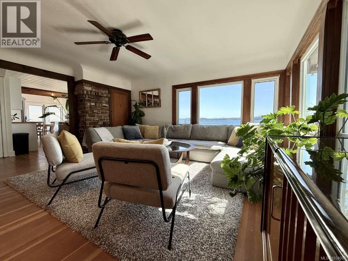 5696 Island Hwy S - 4