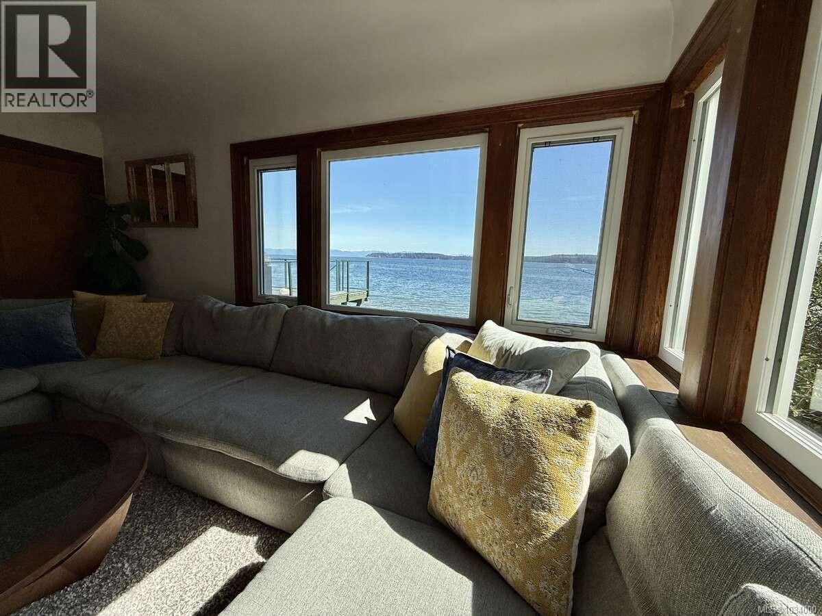 5696 Island Hwy S - 15