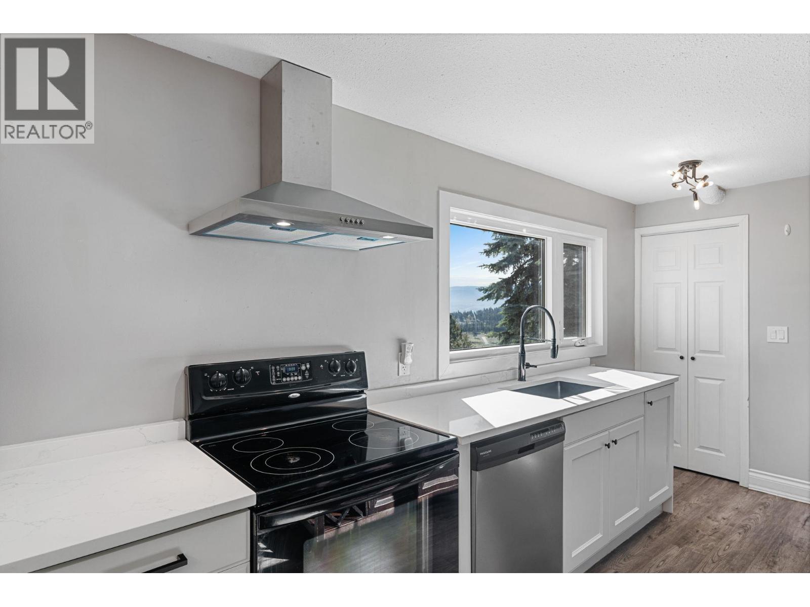 1659 Scott Crescent - 32