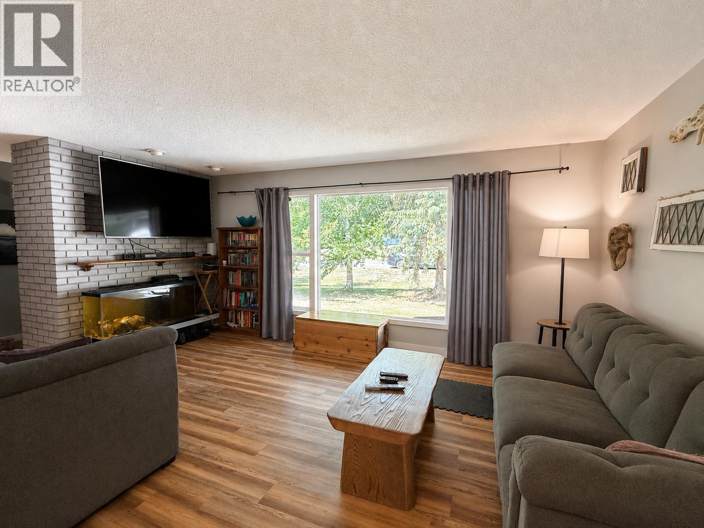 Photo 9 of 40 — 3945 GILBERT DRIVE · Prince George, BC