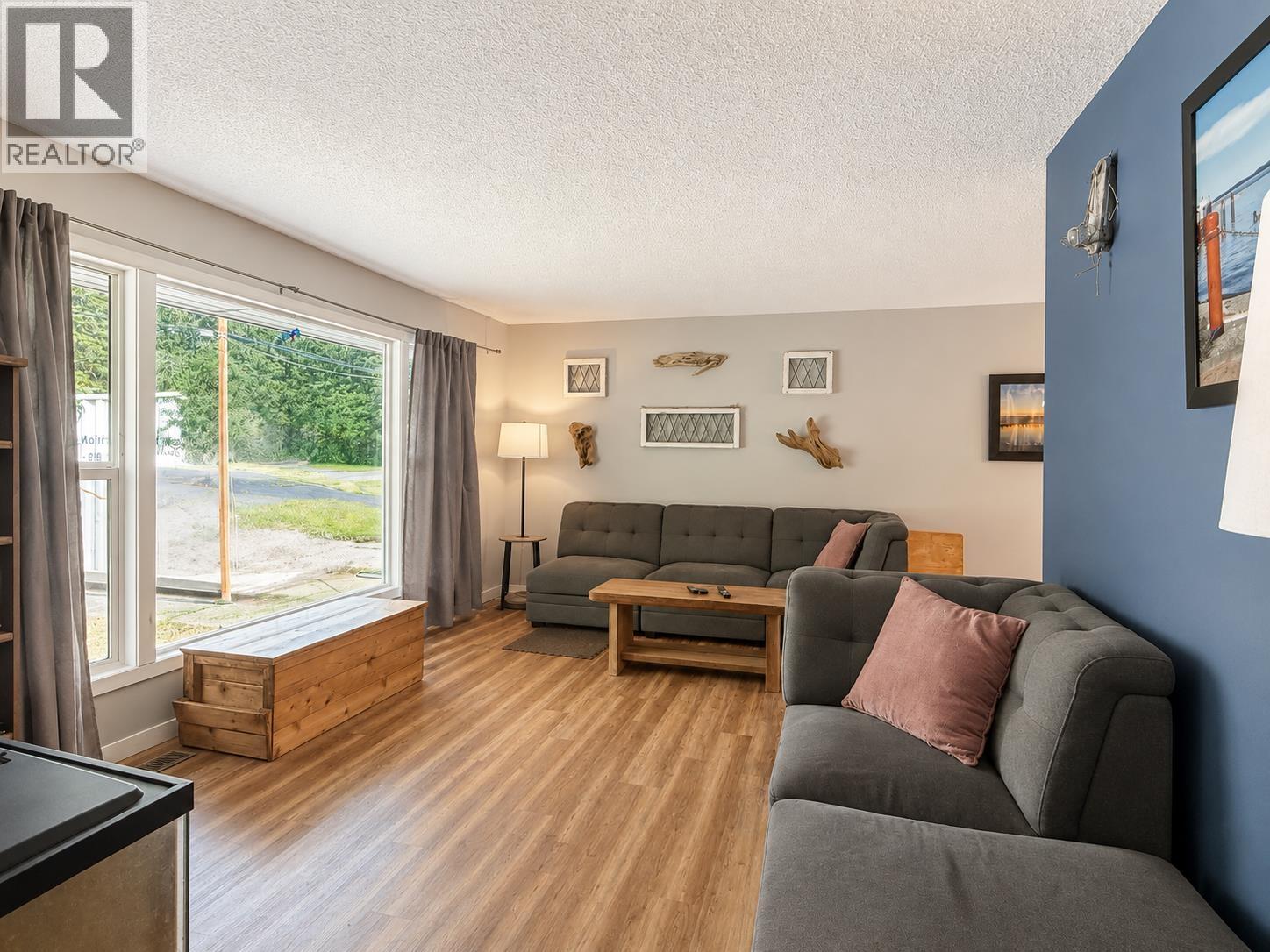 Photo 8 of 40 — 3945 GILBERT DRIVE · Prince George, BC