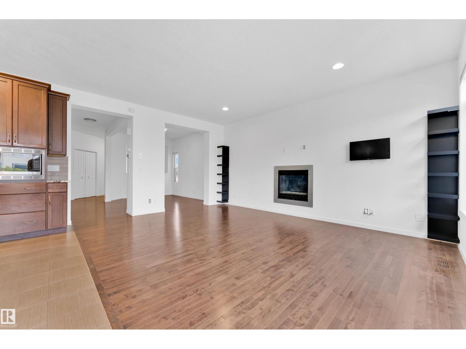 5432 20 AV SW - 15