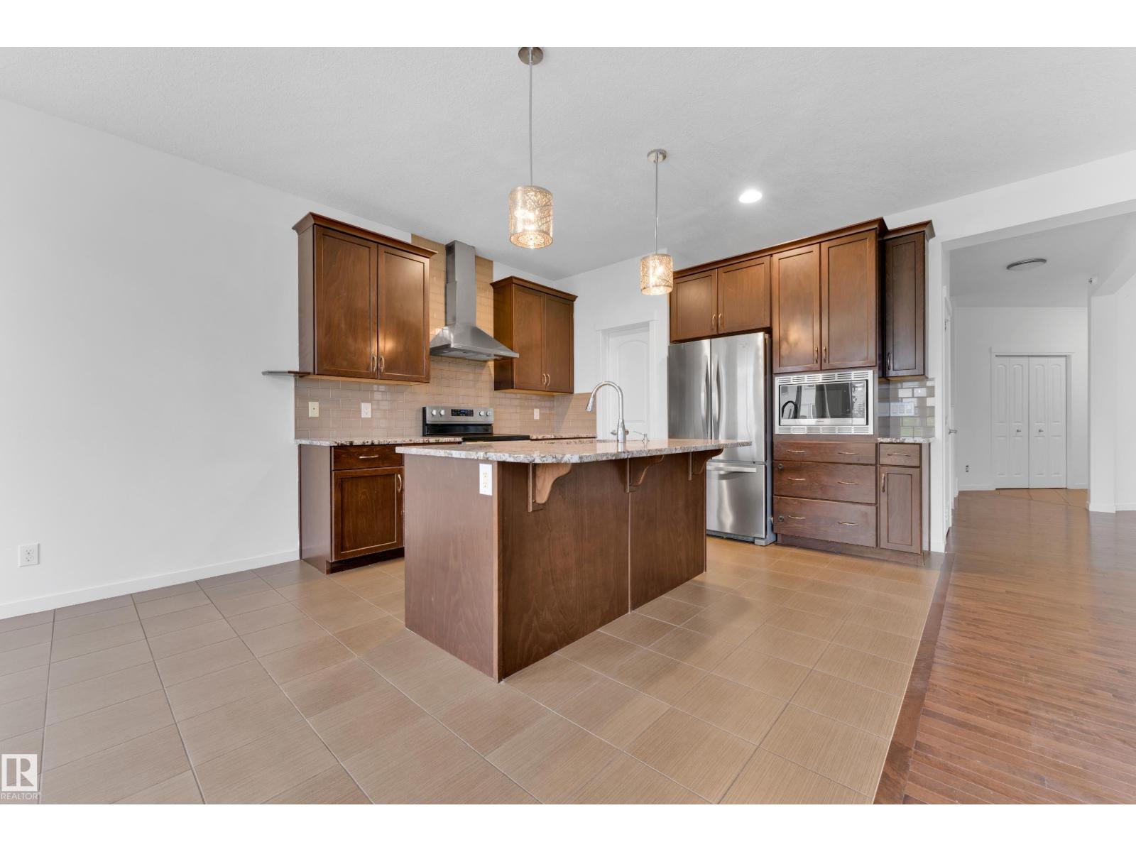 5432 20 AV SW - 16