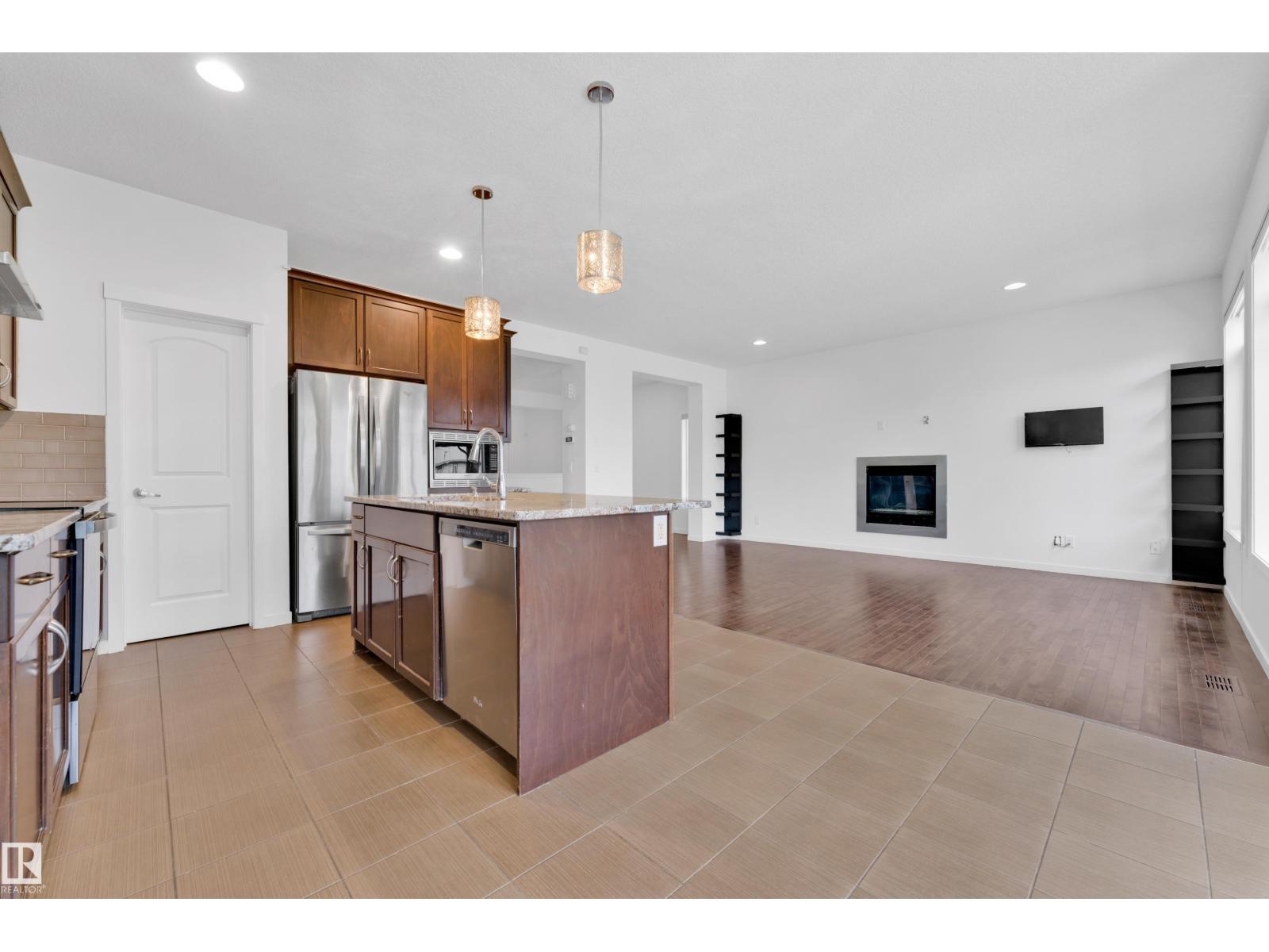 5432 20 AV SW - 19