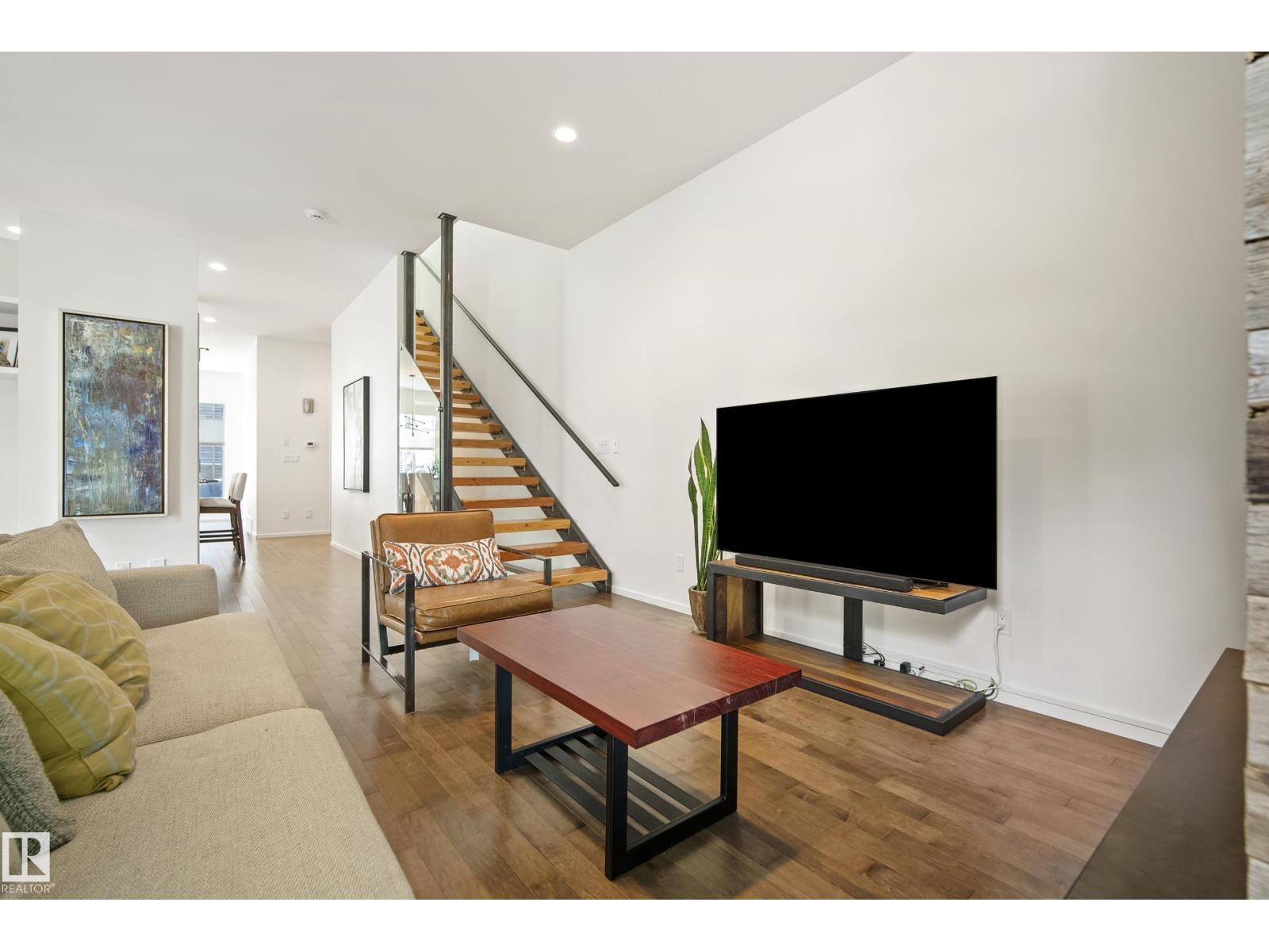 8751 83 AV NW - 10