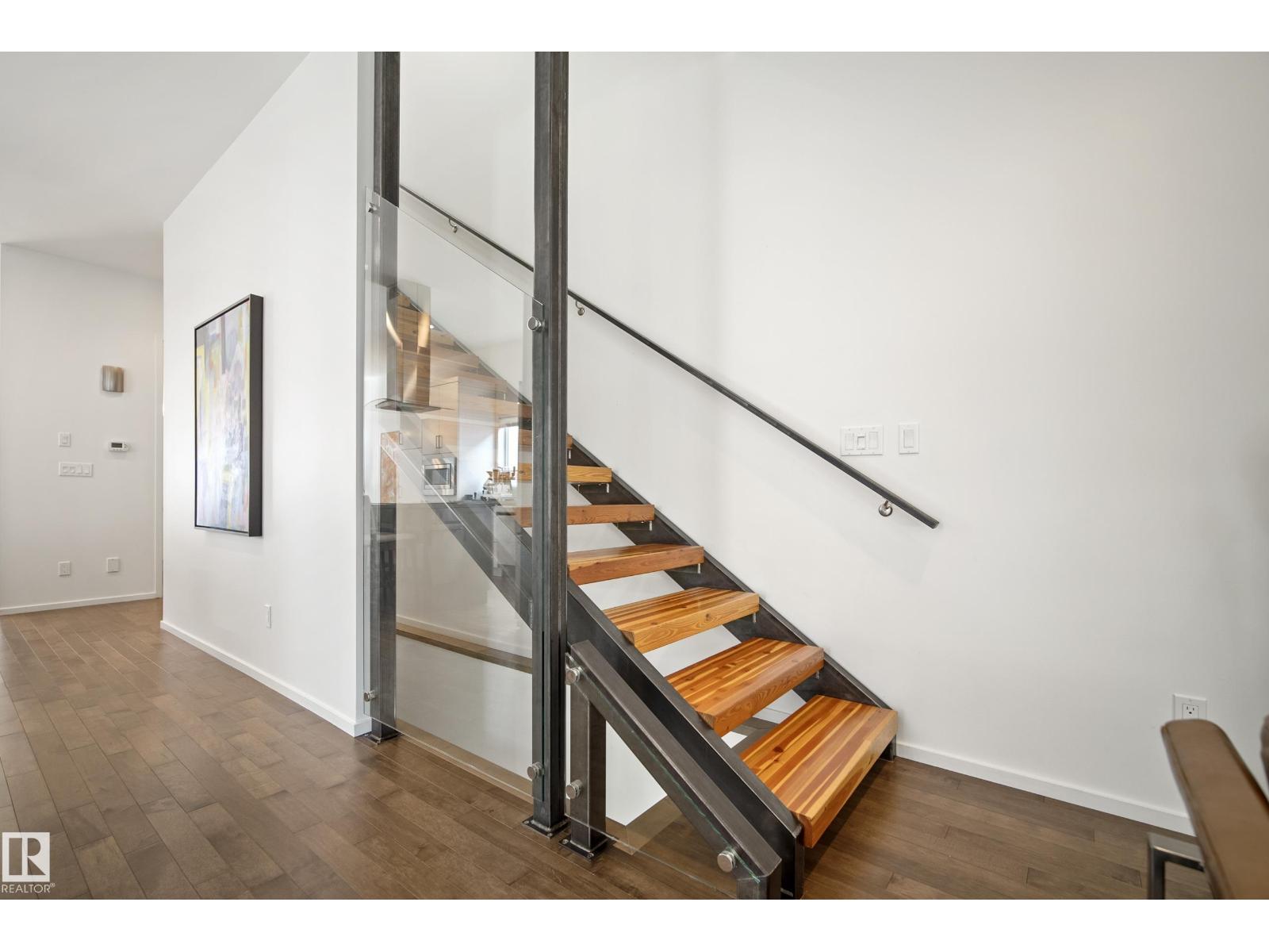 8751 83 AV NW - 11