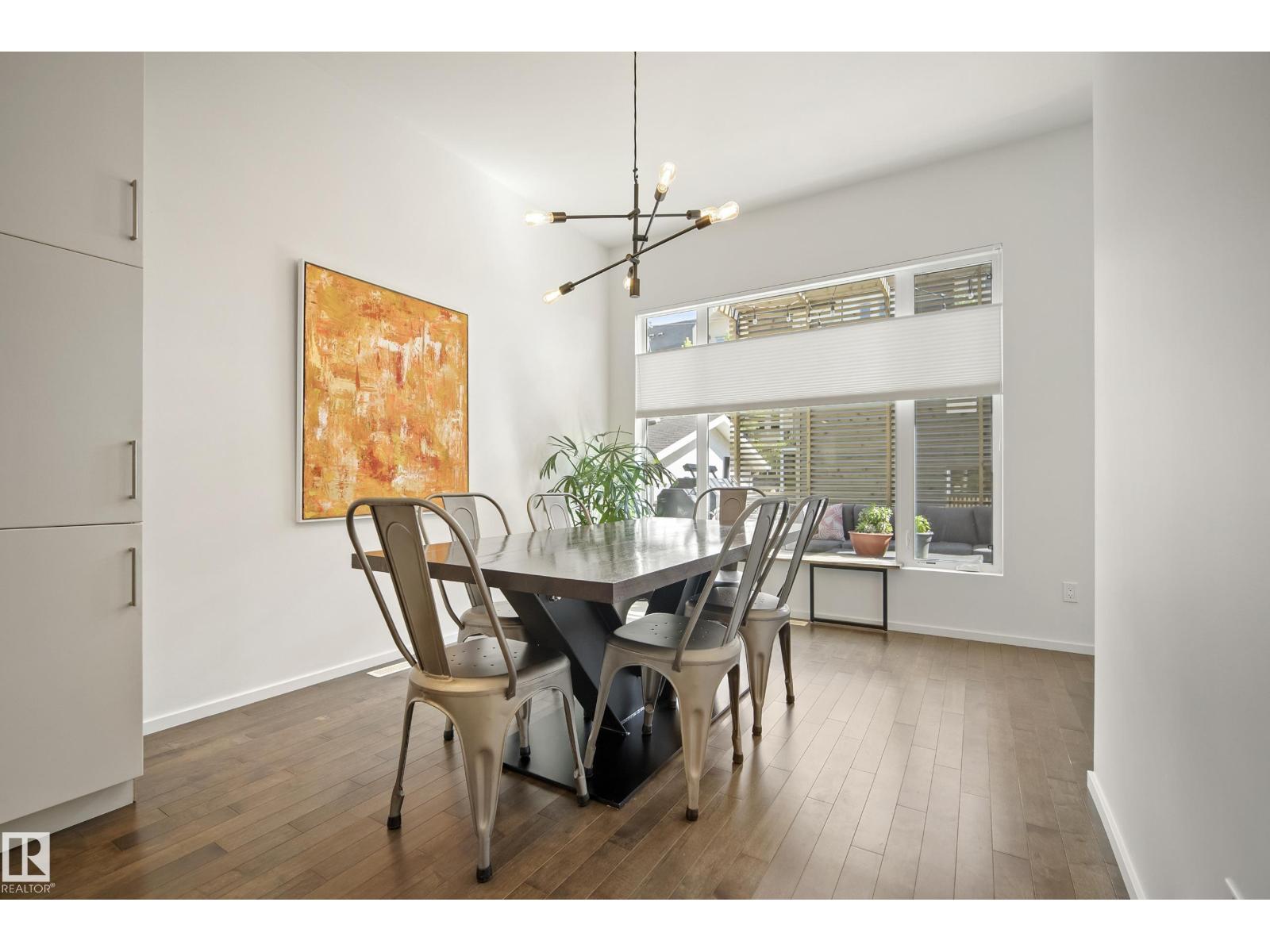 8751 83 AV NW - 19