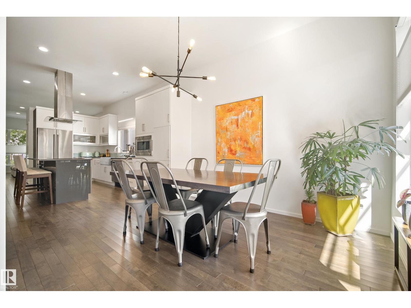 8751 83 AV NW - 20