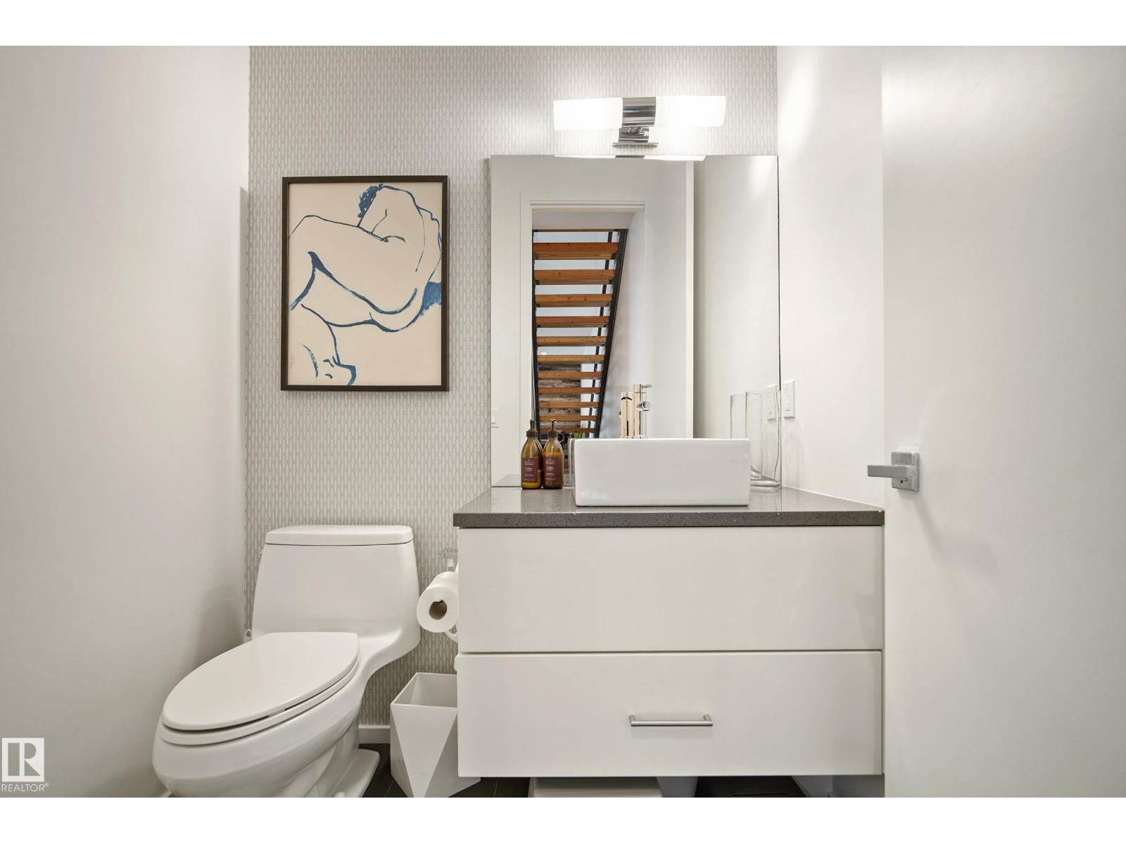 8751 83 AV NW - 21