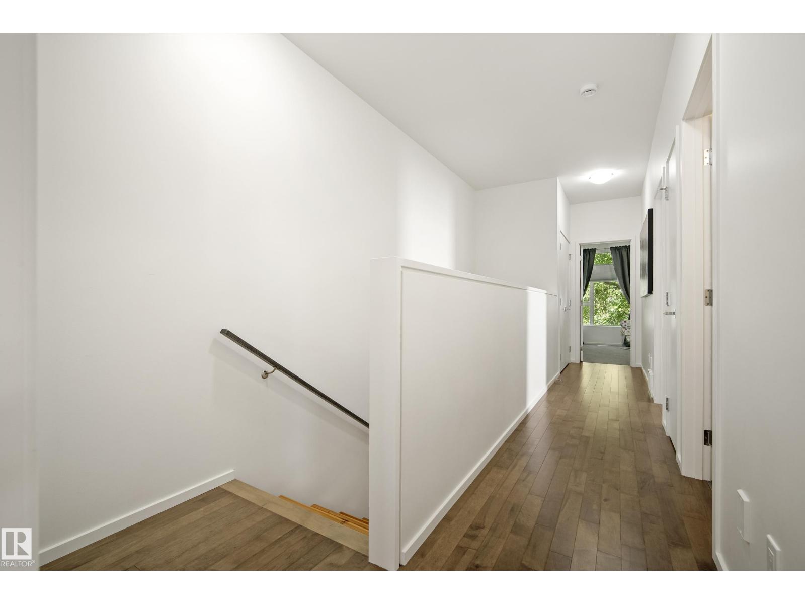 8751 83 AV NW - 22