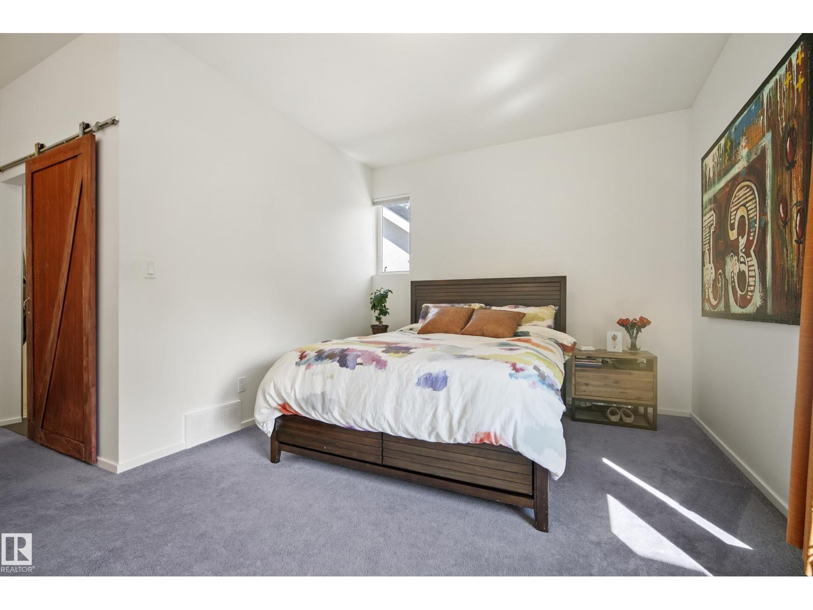 8751 83 AV NW - 24
