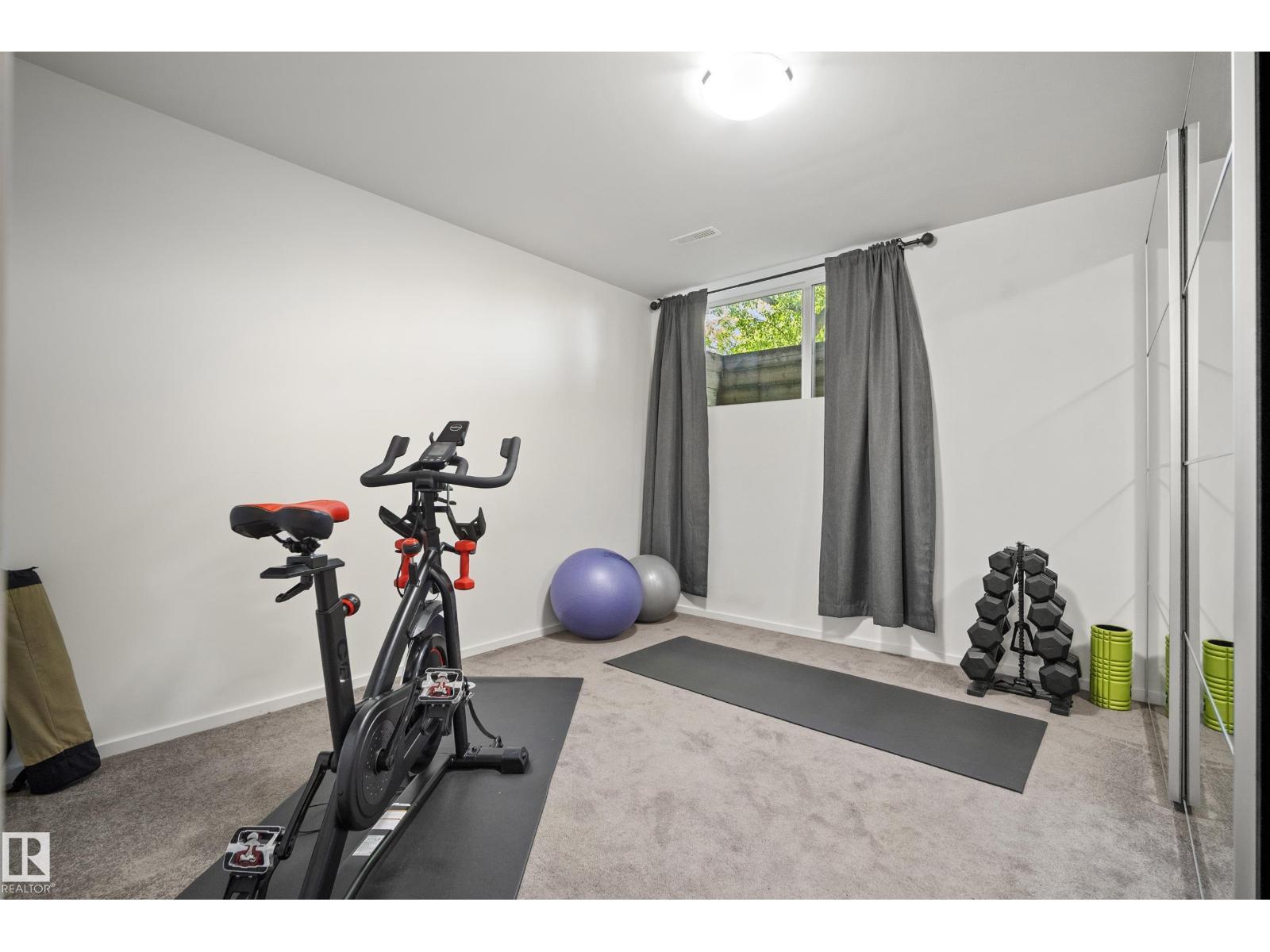 8751 83 AV NW - 38