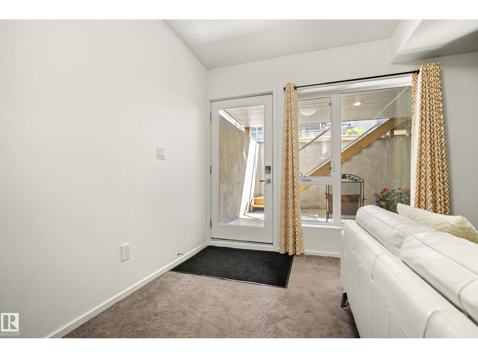 8751 83 AV NW - 45