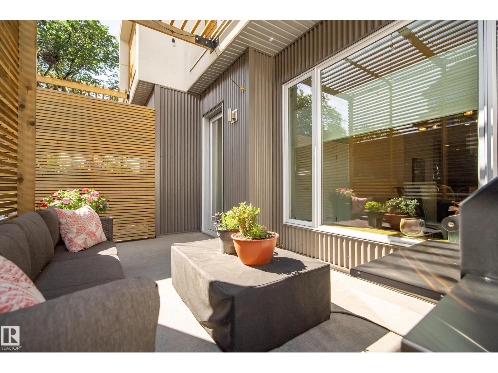 8751 83 AV NW - 47