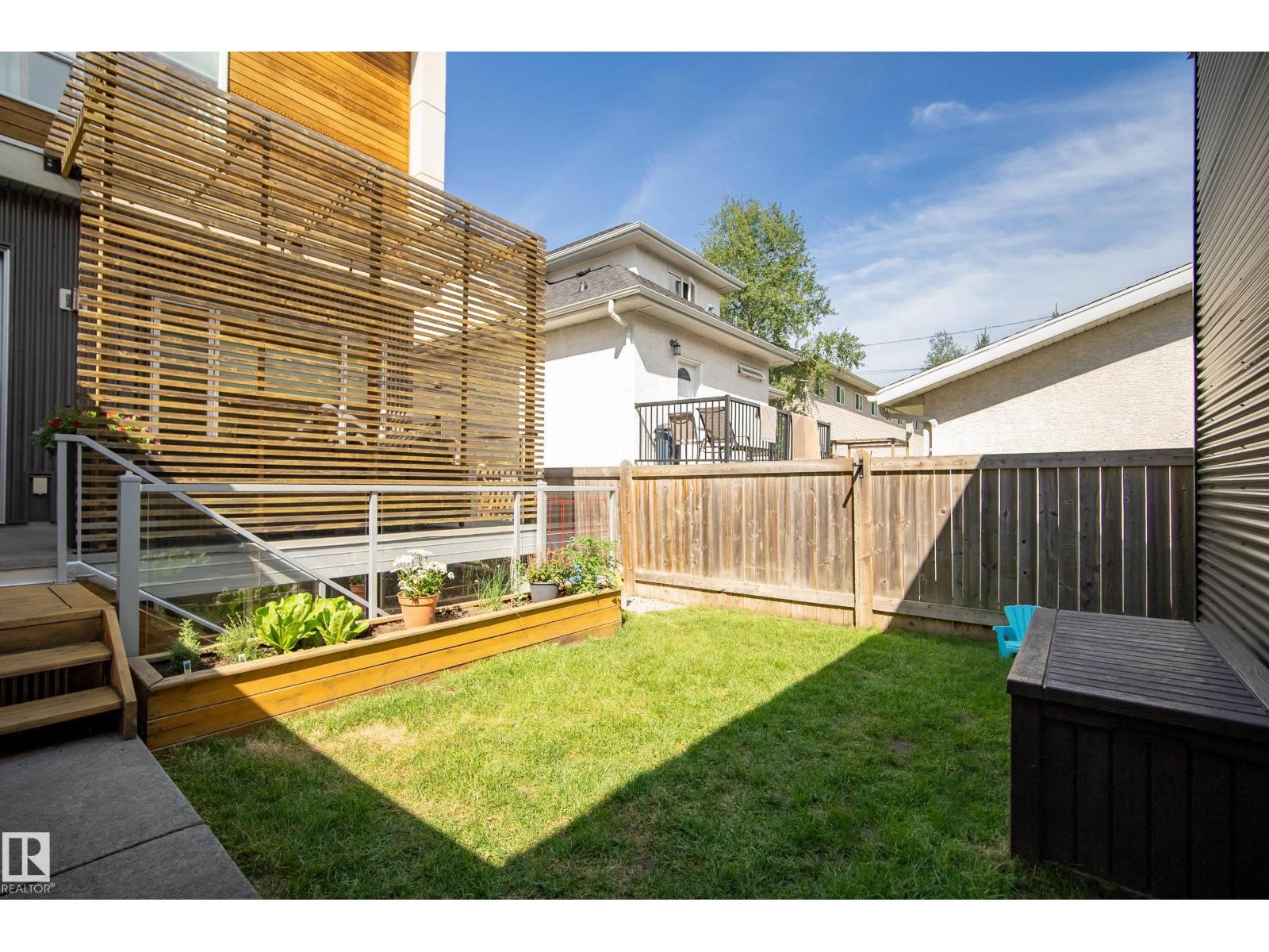 8751 83 AV NW - 48