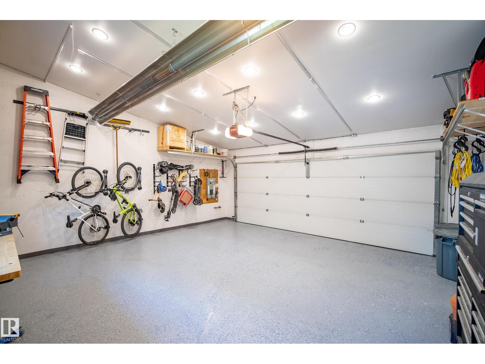 8751 83 AV NW - 51