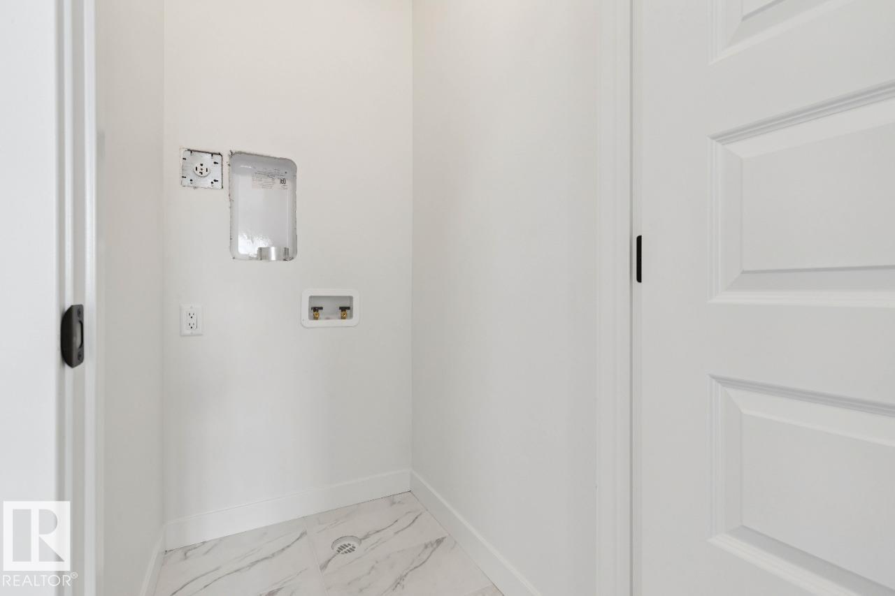 9239 230 ST NW - 32