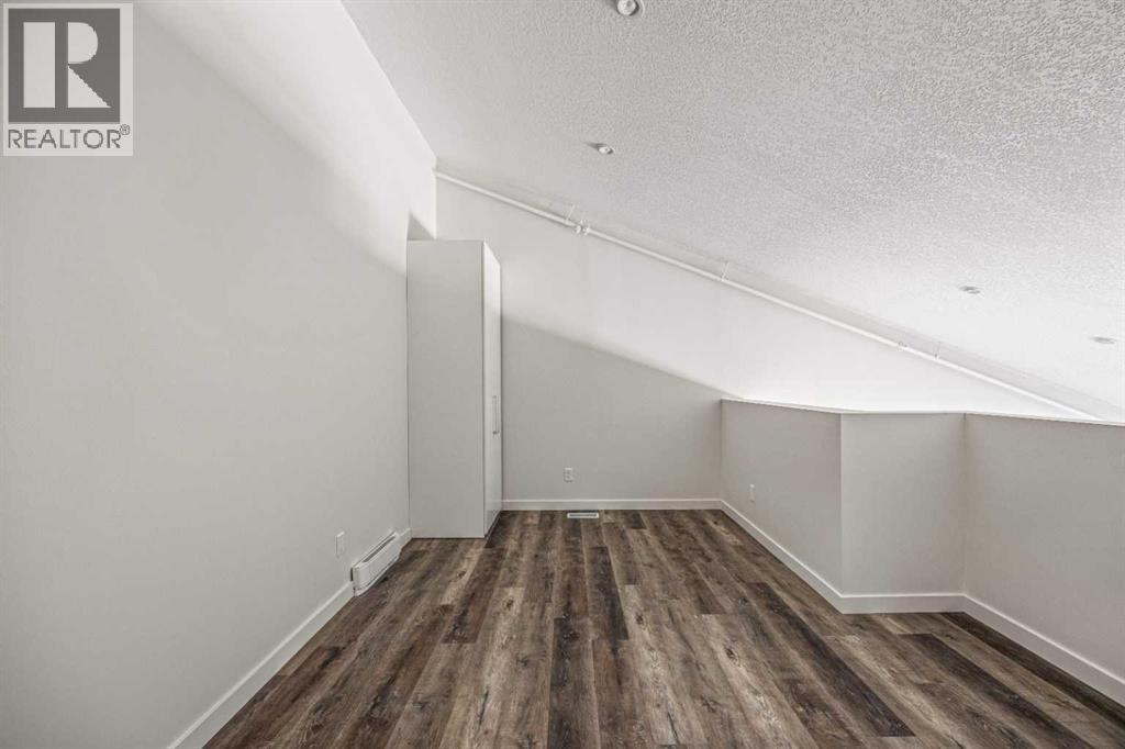 #205B 1 Industrial Place - 12