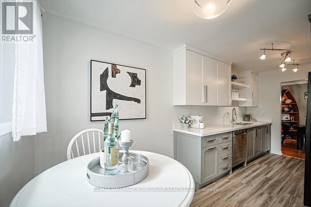 689 SUNNYPOINT DRIVE - 2