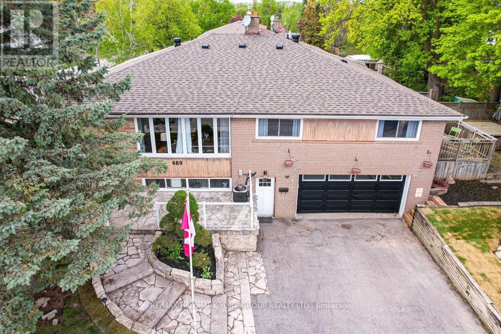 689 SUNNYPOINT DRIVE - 32