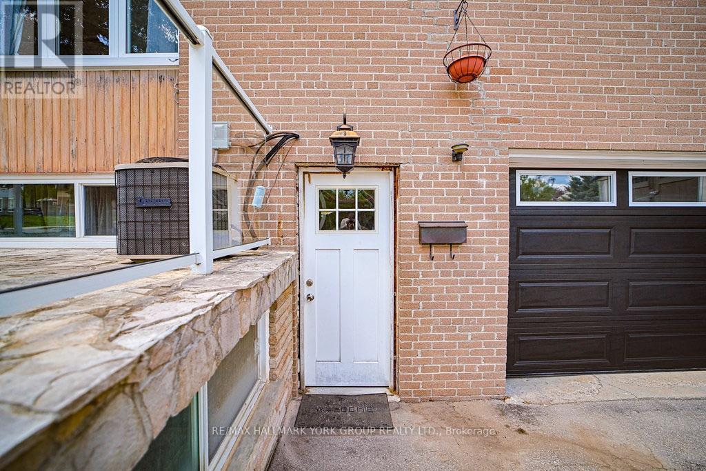 689 SUNNYPOINT DRIVE - 35