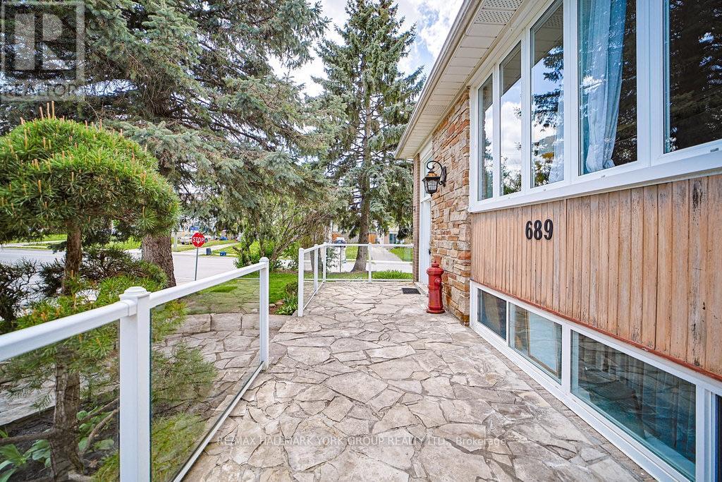 689 SUNNYPOINT DRIVE - 38