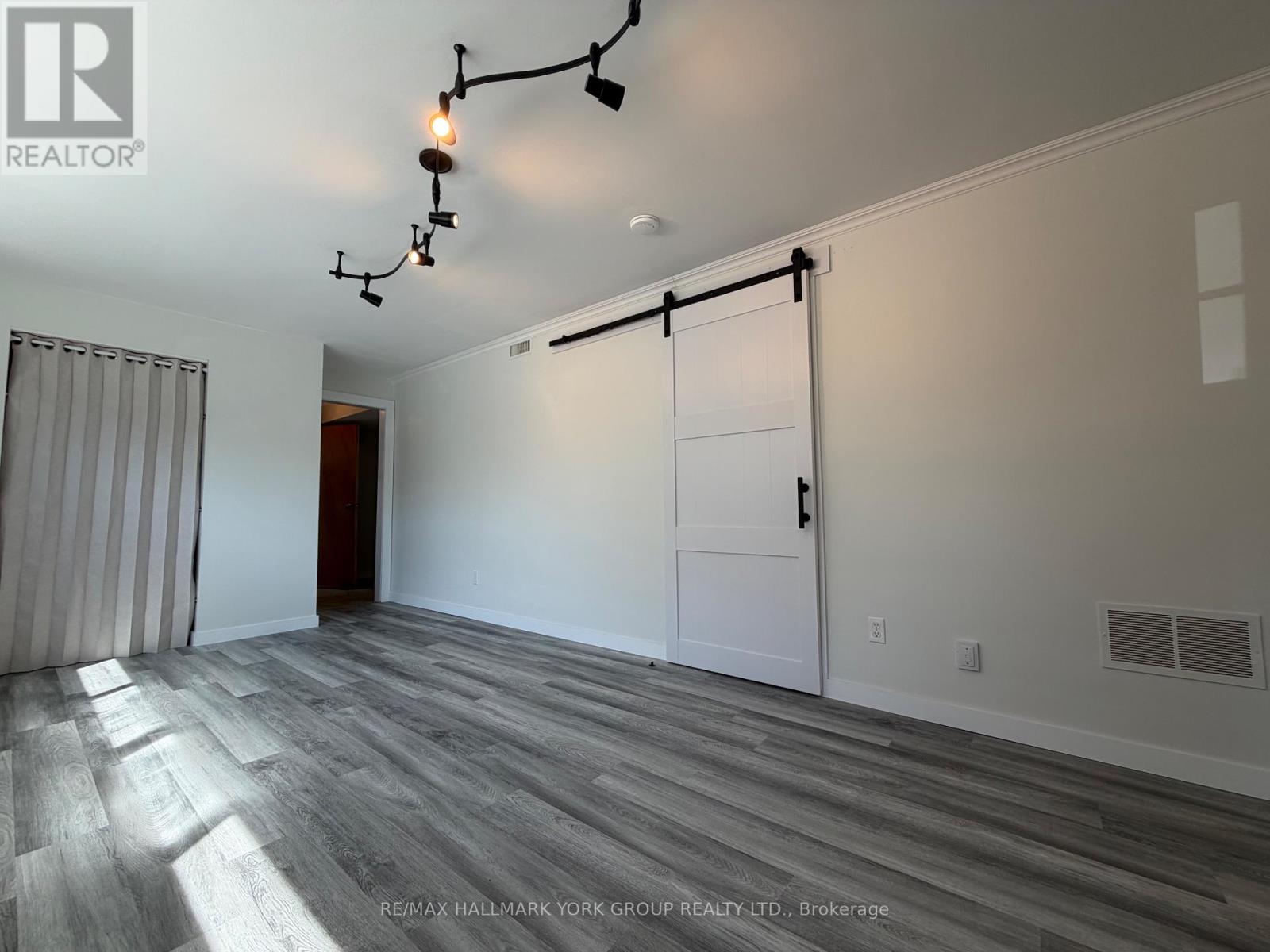 689 SUNNYPOINT DRIVE - 42