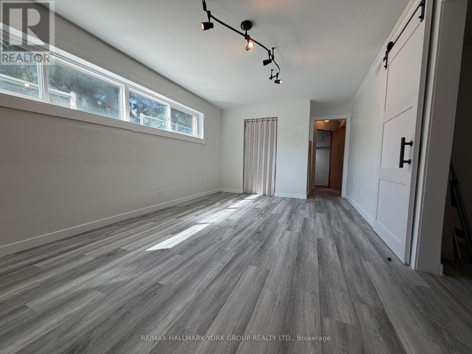 689 SUNNYPOINT DRIVE - 44